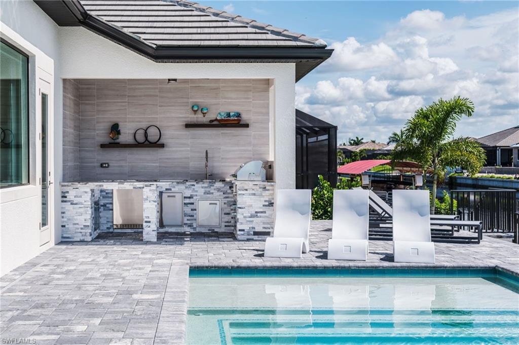 Outdoor Kitchen/Bar