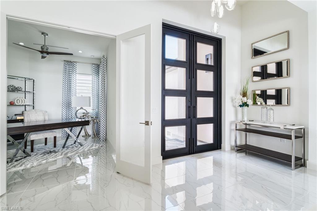 Foyer/Den