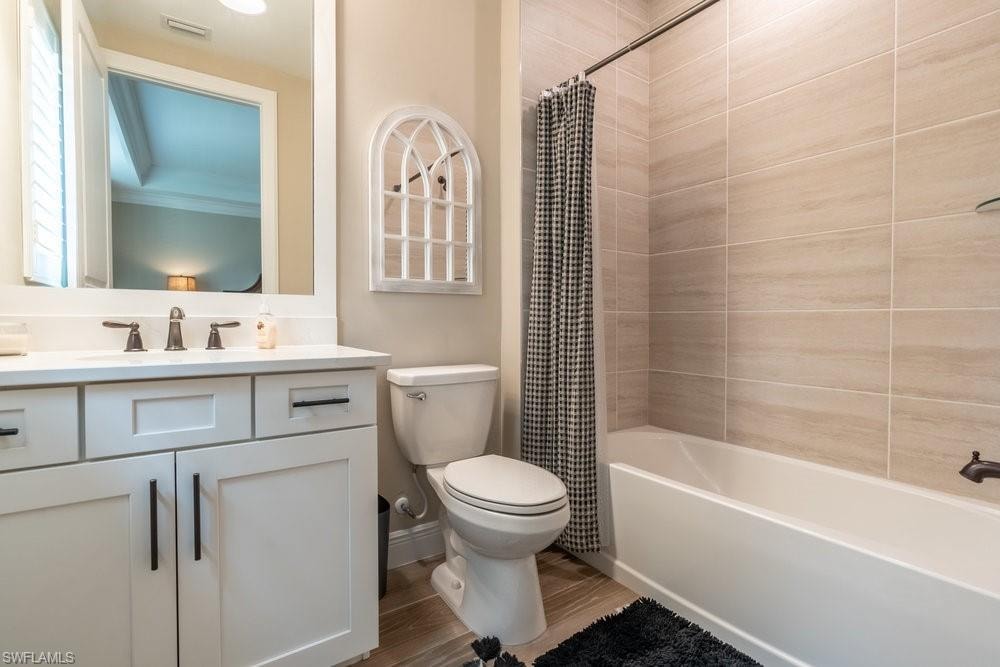 Full Ensuite Bathroom 2 tub/shower combo