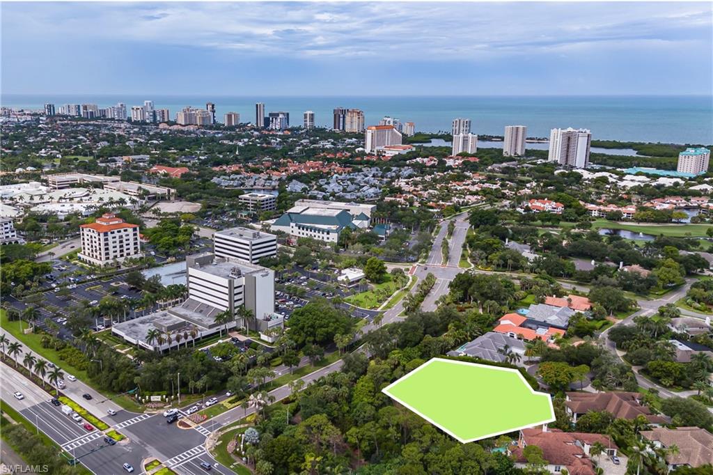 Less than 1/2 mile to Waterside Shops, Artis--Naples Philharmonic and more