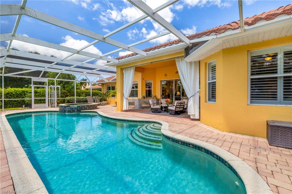 Pool and spa. I could swim some laps, for sure.