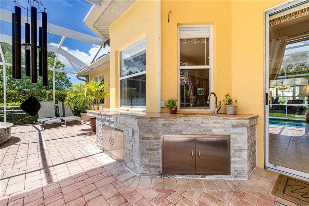 Built-in outdoor kitchen