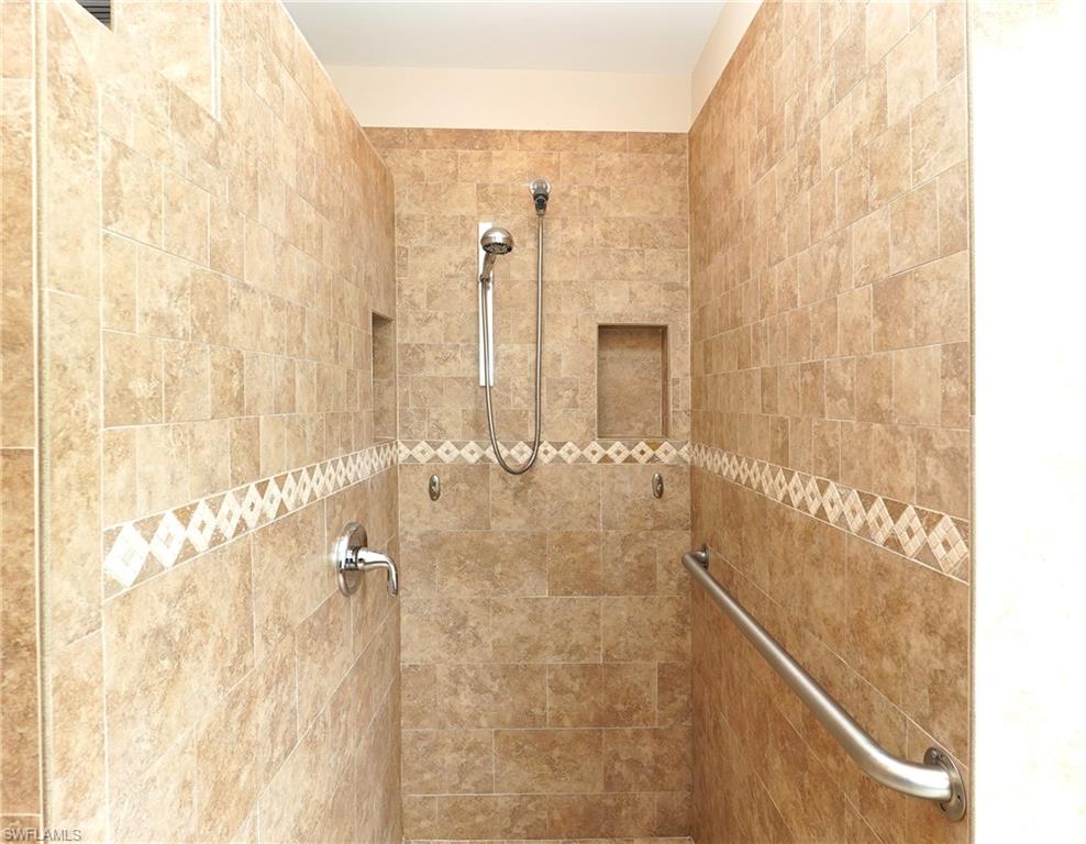 9227 Independence WAY photo 16