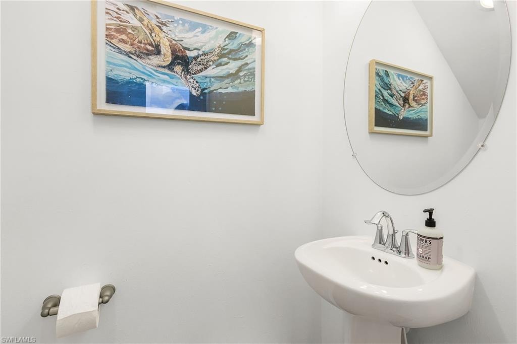 Half bath/ pool bath