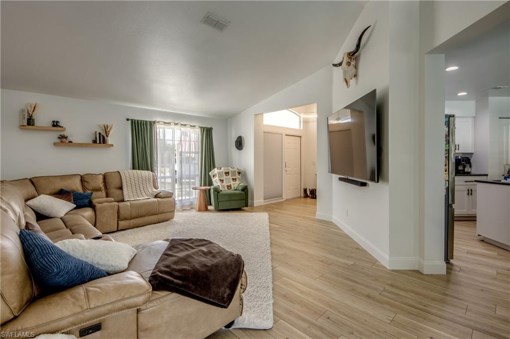 9910 Laketree CT photo 6