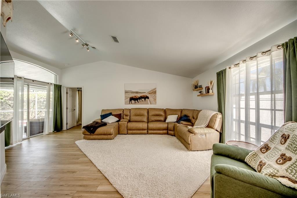9910 Laketree CT