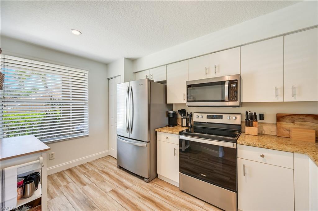 6650 Huntington Lakes CIR 102 photo 12