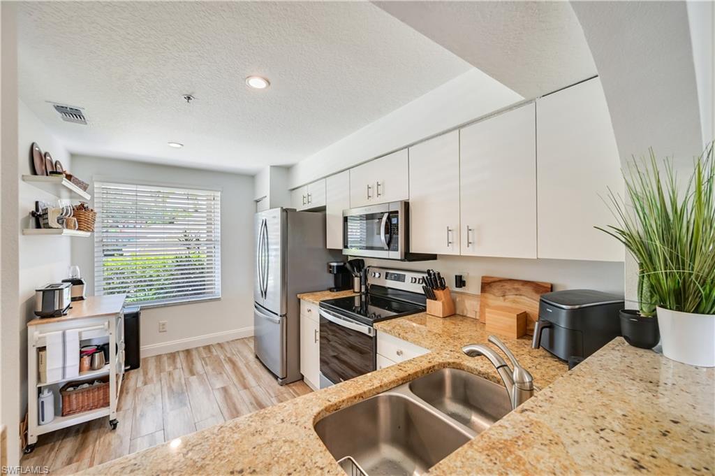 6650 Huntington Lakes CIR 102 photo 10