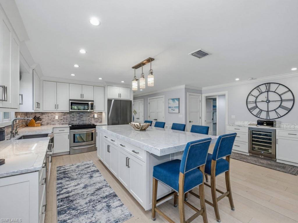225 5th AVE S 103