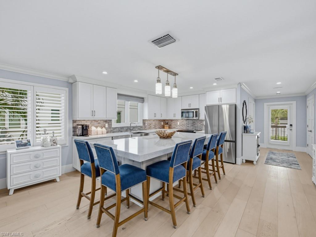 225 5th AVE S 103