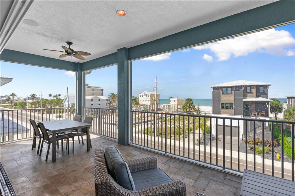 Large 3rd floor balcony with Gulf views