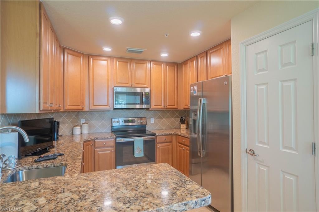 9497 Casoria CT 101 photo 7