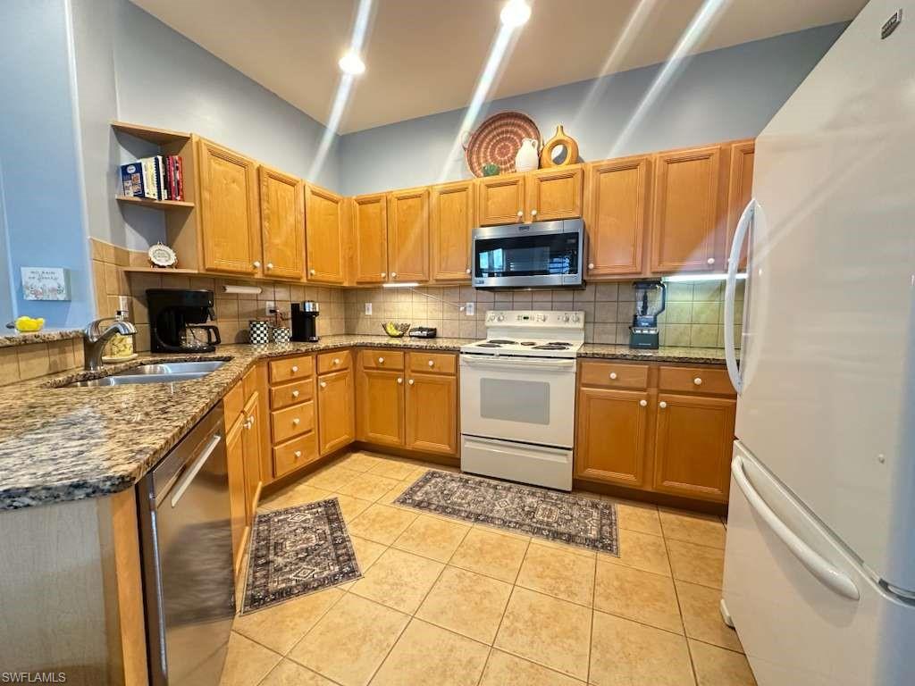 9250 Bayberry BEND 202 photo 23