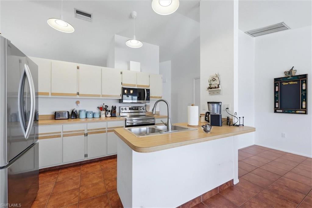 2084 Leisure ST photo 13