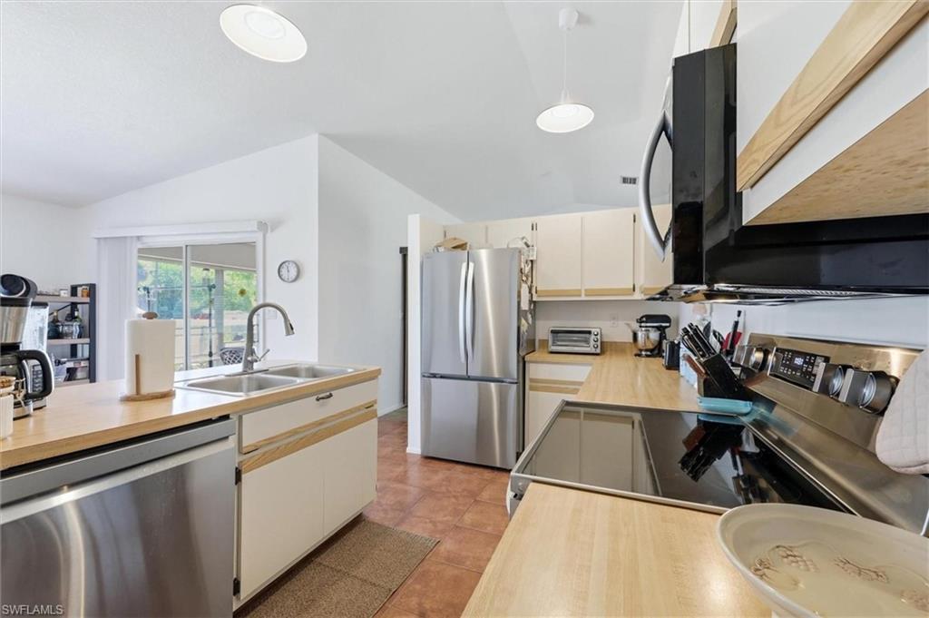 2084 Leisure ST photo 16