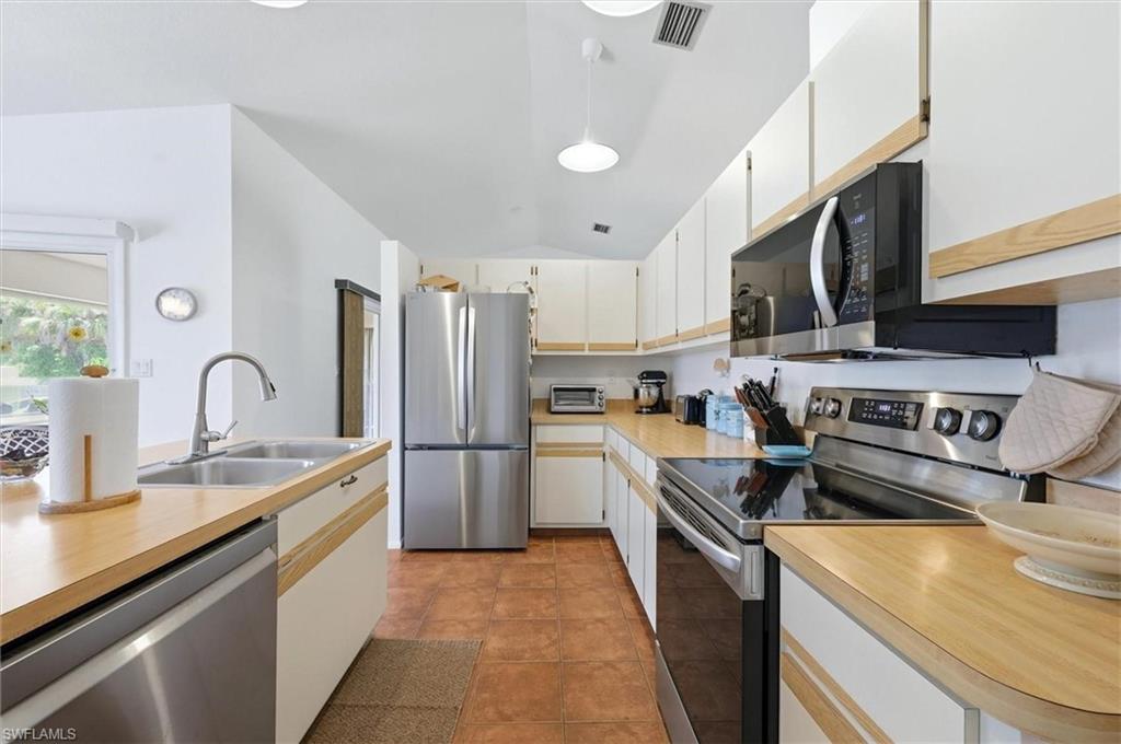 2084 Leisure ST photo 14