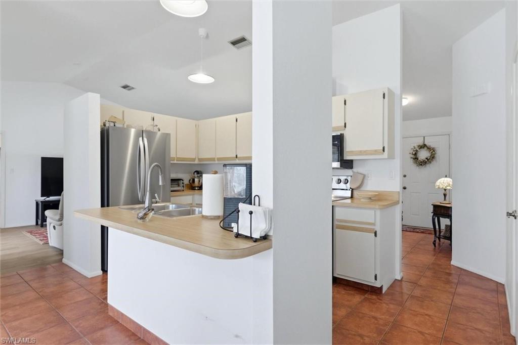 2084 Leisure ST photo 15