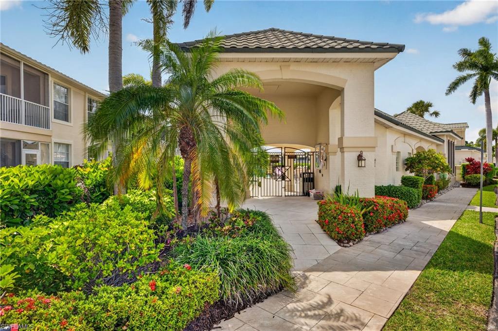 Entry to pool and spa and grilling areas for Grande Cay