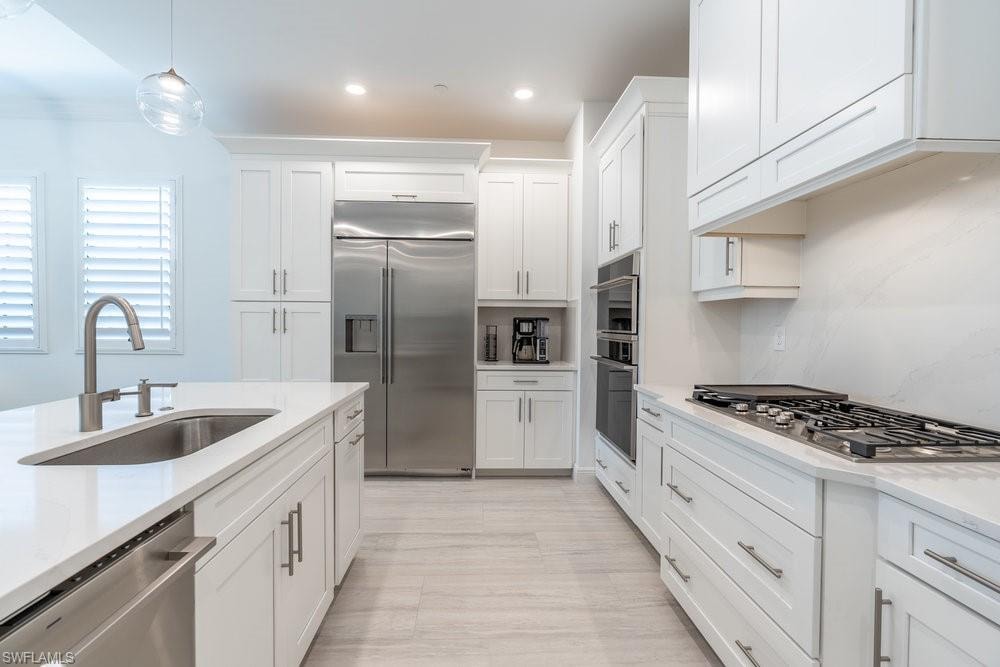 Kitchen built in fridge and gas cooking