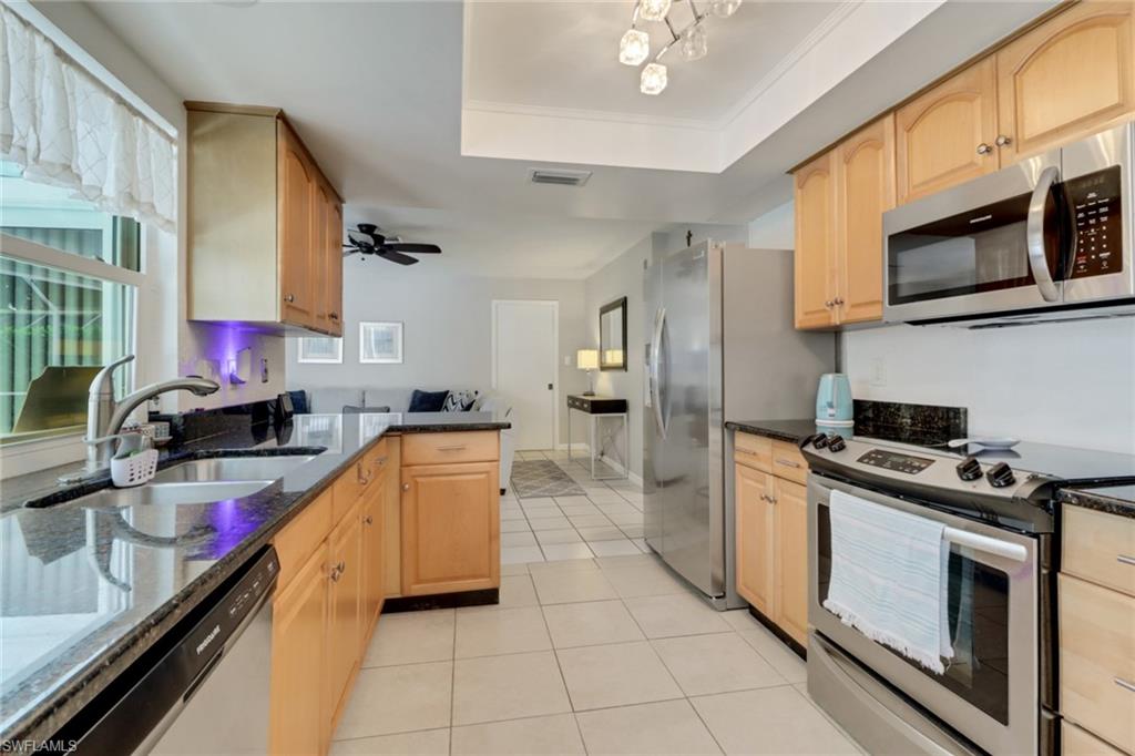 4556 Lakewood BLVD photo 7