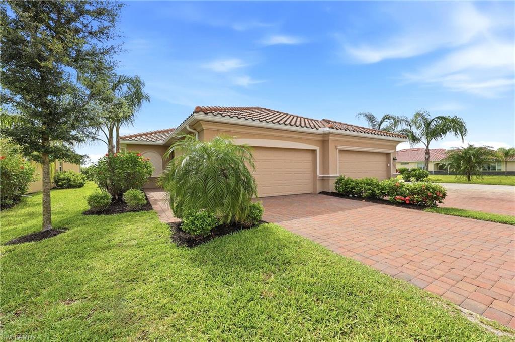 2584 Vine AVE