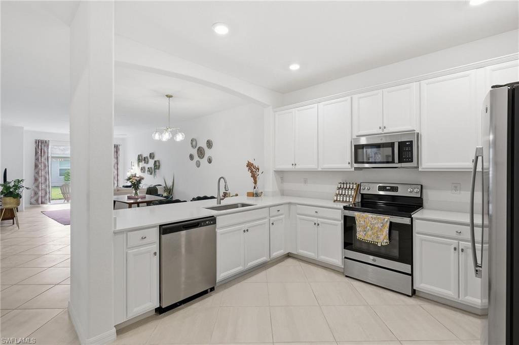 2584 Vine AVE photo 6