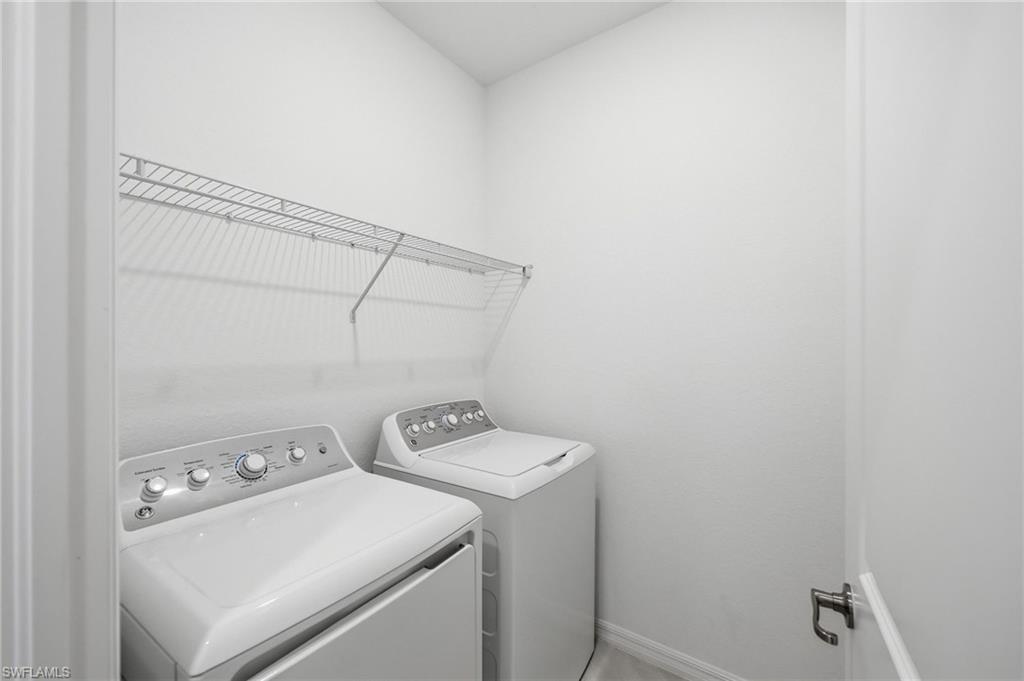 2584 Vine AVE photo 26