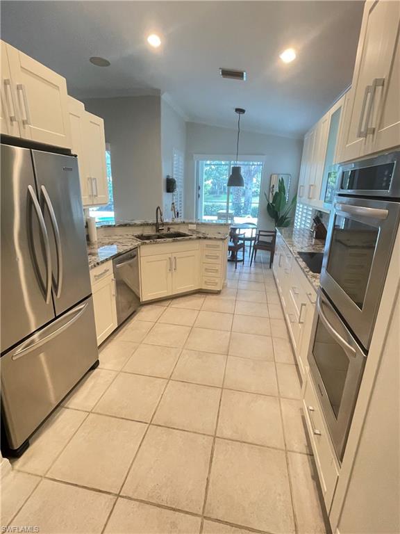 CUSTOM KITCHEN
