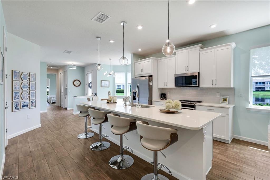 Large island with generous seating making this great for entertaining.