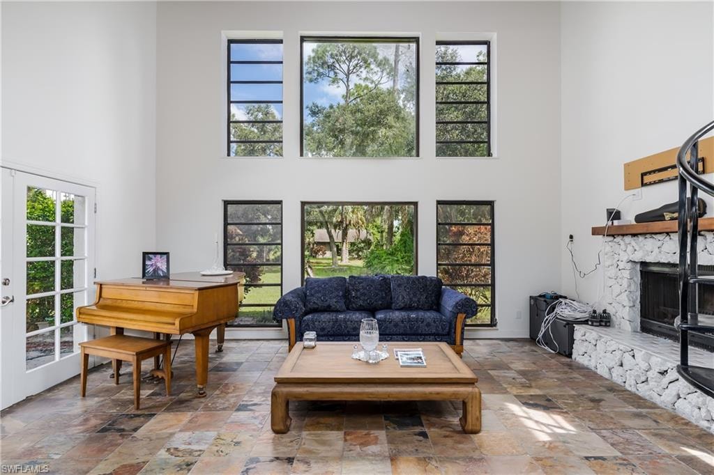 Living room with vaulted ceilings and windows