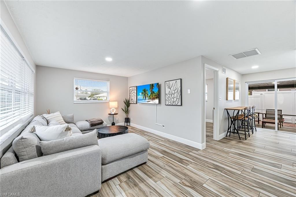 Living room 670 A