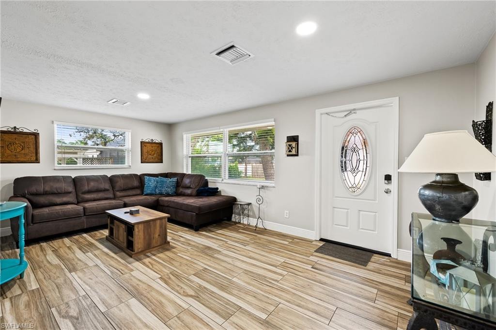 670 B Living room