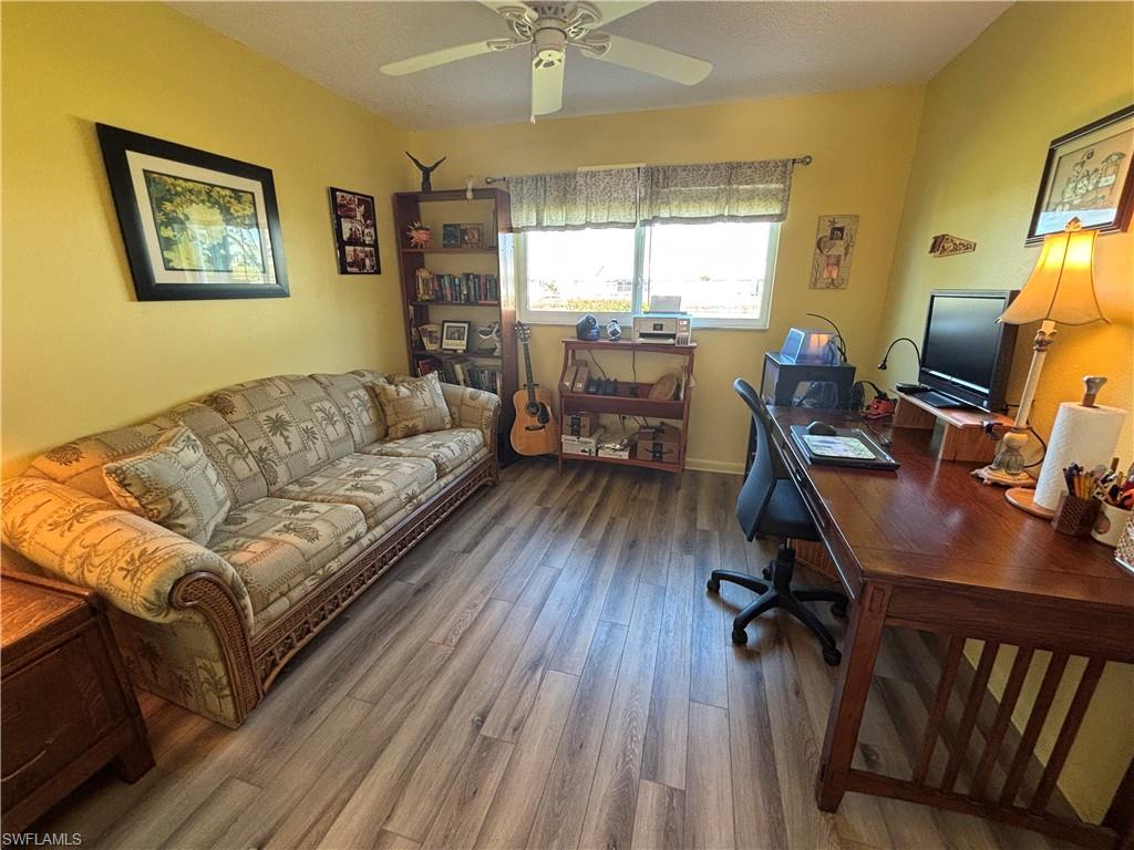 1515 Edgewater CIR photo 27