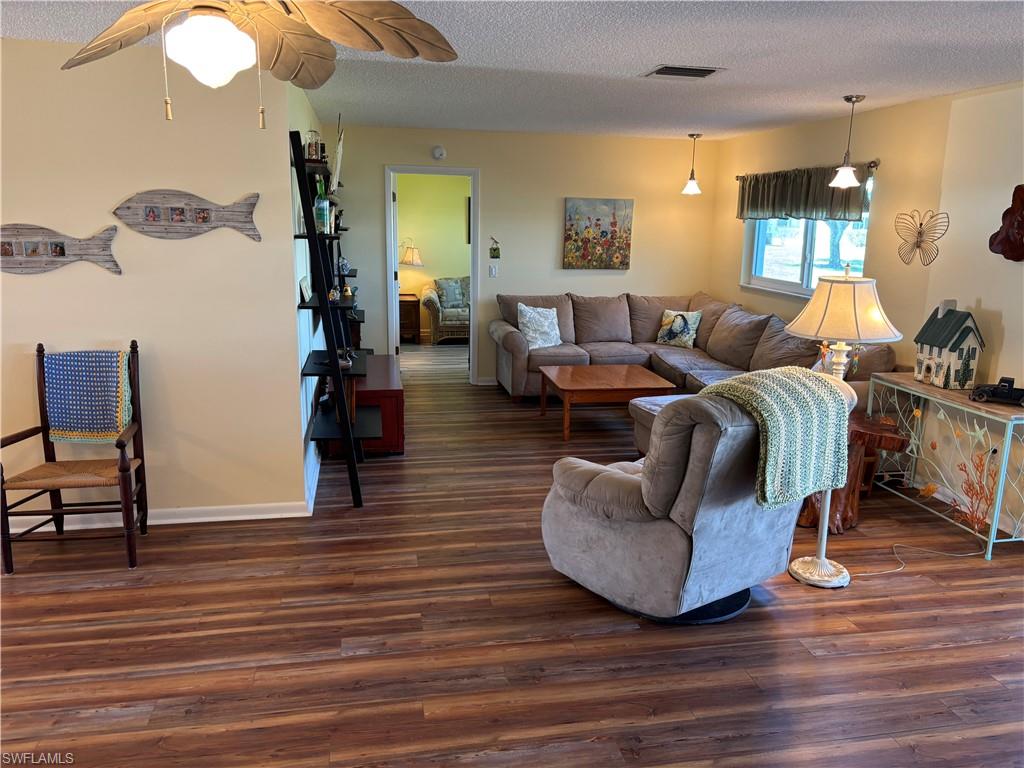 1515 Edgewater CIR photo 17