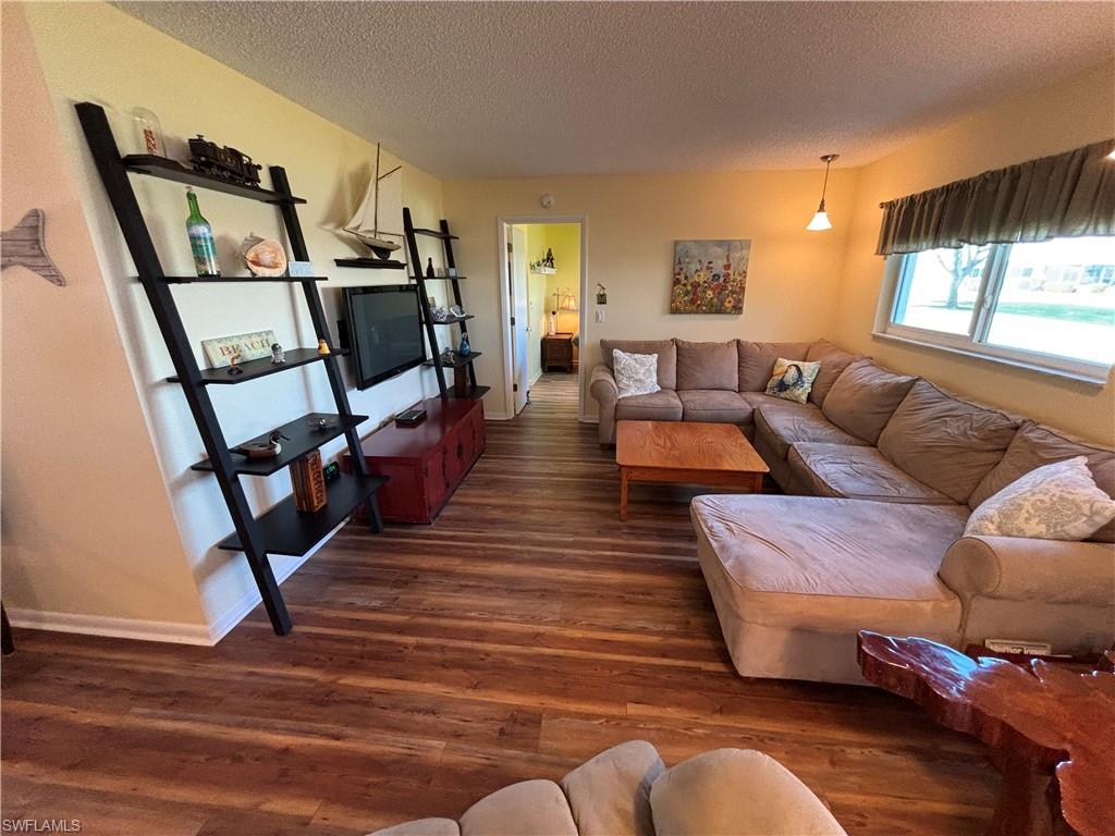 1515 Edgewater CIR photo 16