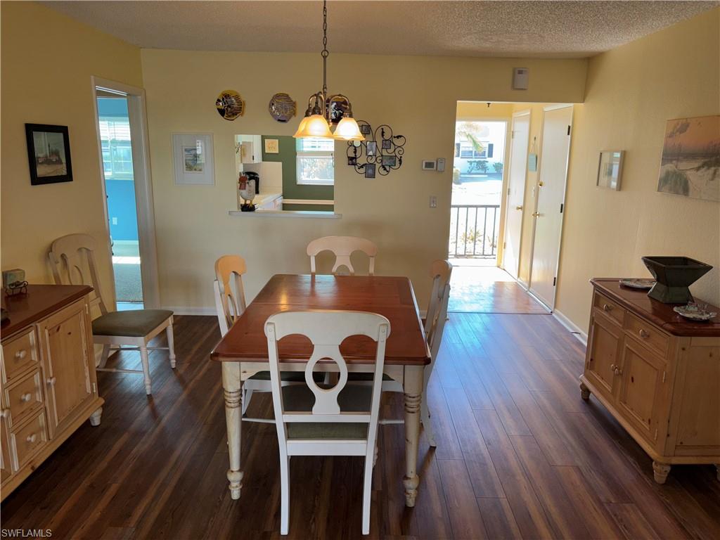 1515 Edgewater CIR photo 14