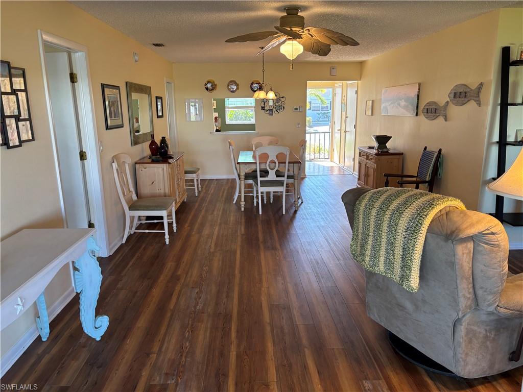 1515 Edgewater CIR photo 18