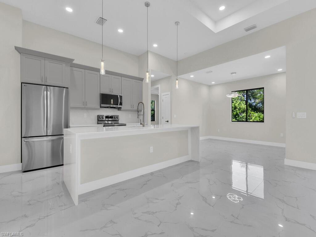 503 LINCOLN BLVD