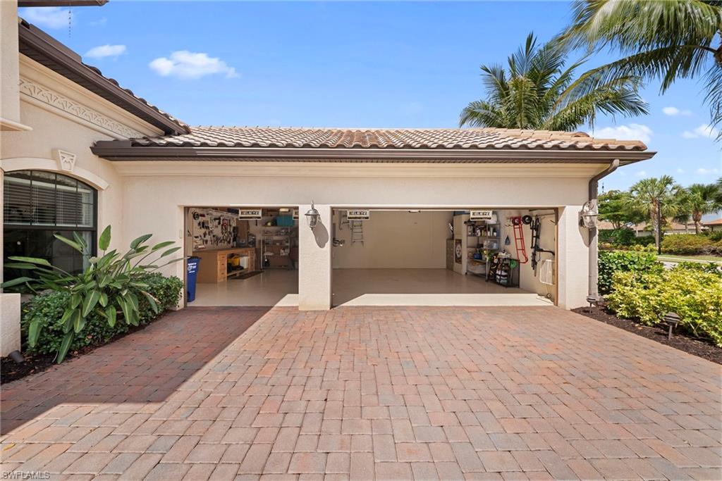 3 Car garage with Bench