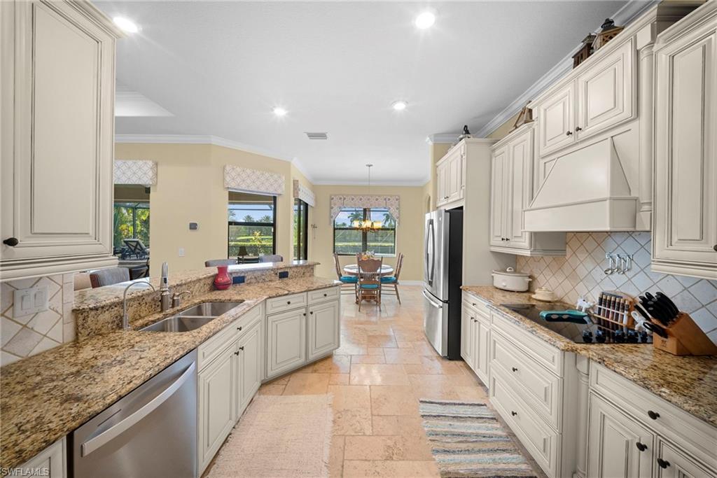 Kichen w/ Breakfast Nook