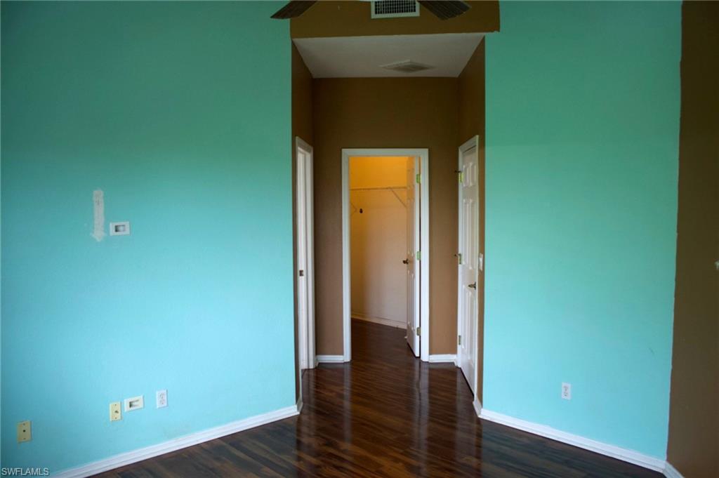 Bedroom with Walk in Closet