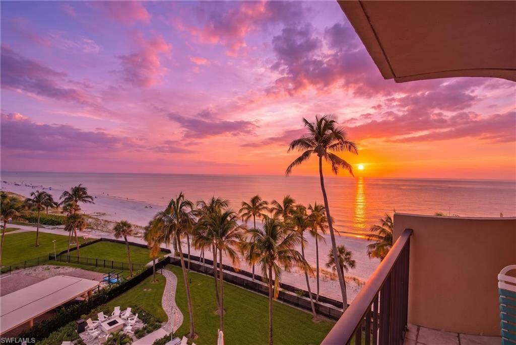 Unwind at the end of your day with your favorite cocktail, while enjoying breathtaking Gulf sunsets from your private beachfront balcony!
