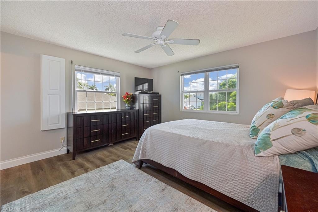 Wood-finish flooring with a ceiling fan