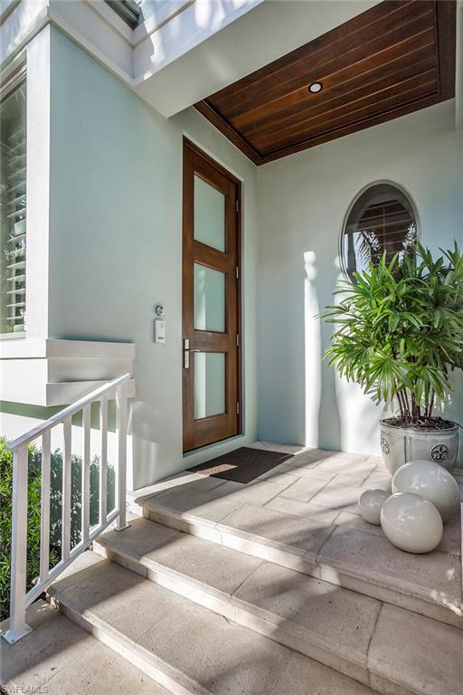 32 6th ST S