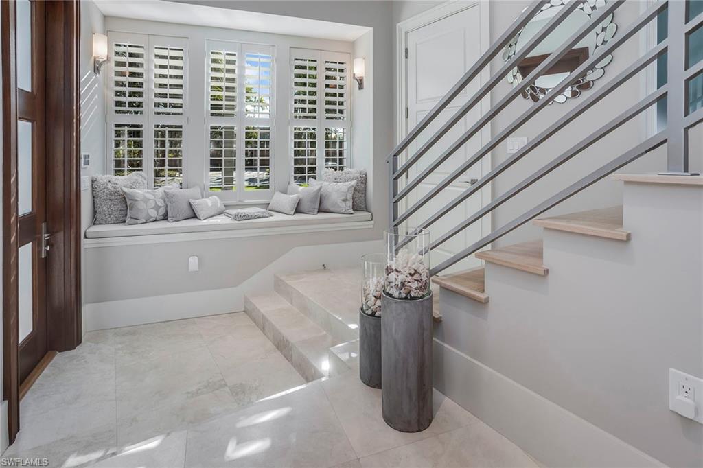 32 6th ST S