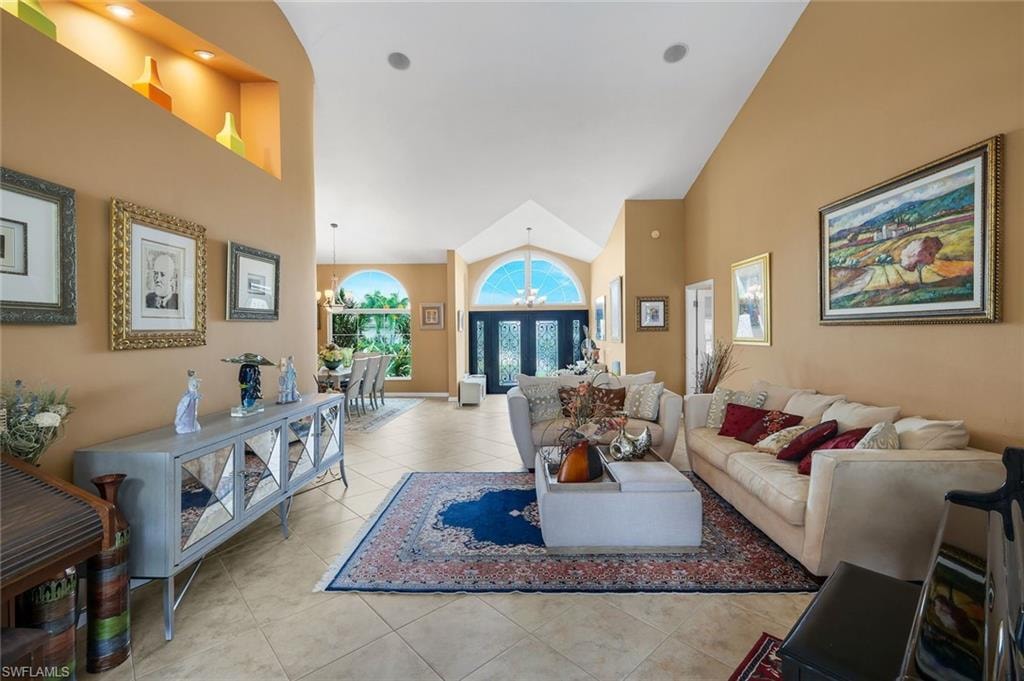 23'x15'- Tiled, High Ceilings, Lighted Niche