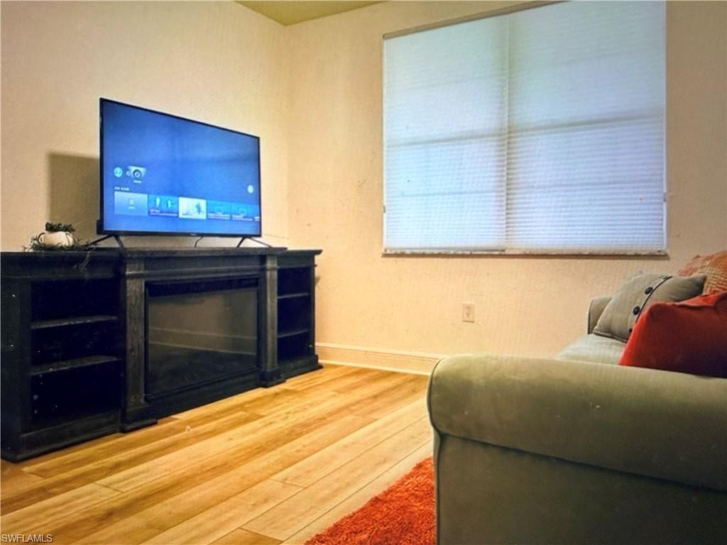 PULL OUT COUCH IN 3RD BEDROOM