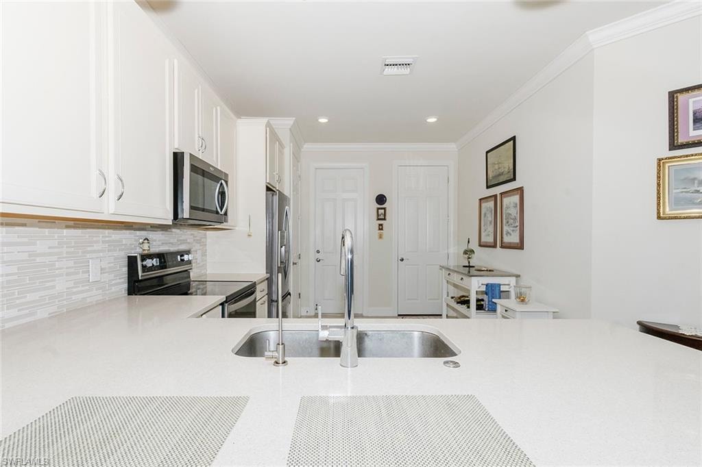 5872 Mayflower WAY photo 6