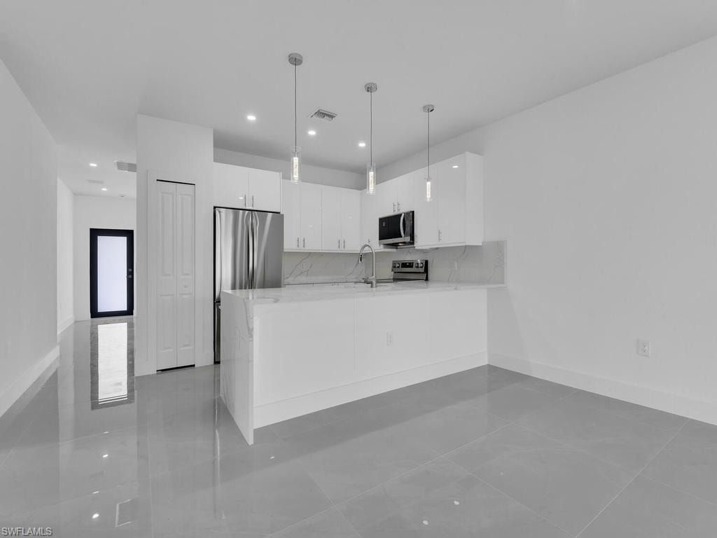 4709/4711 21 ST SW