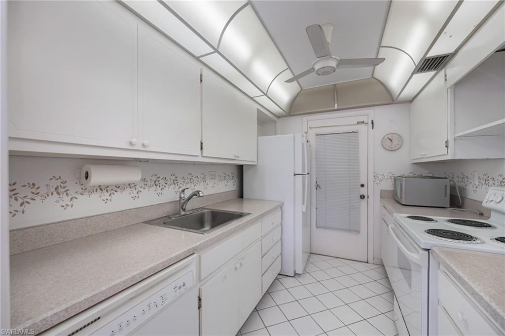 2150 Gulf Shore BLVD N 411 photo 6
